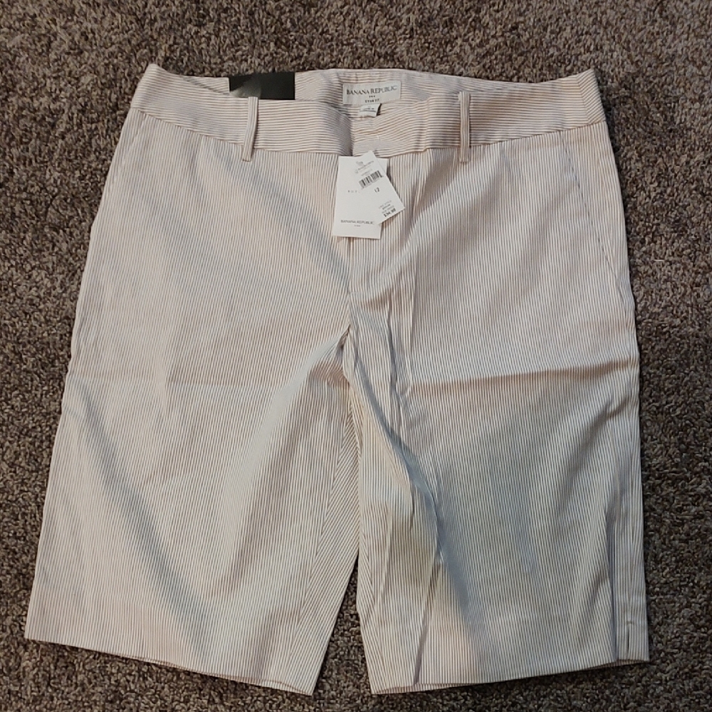 Women's NWT Banana Republic Ryan Fit Beige Pinstripe Shorts 11inch inseam